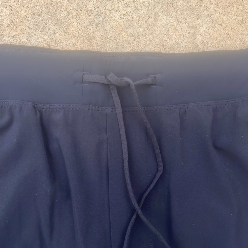 Lululemon Men's Classic Black Lined Training Shorts Men's Size XL - Picture 2 of 10
